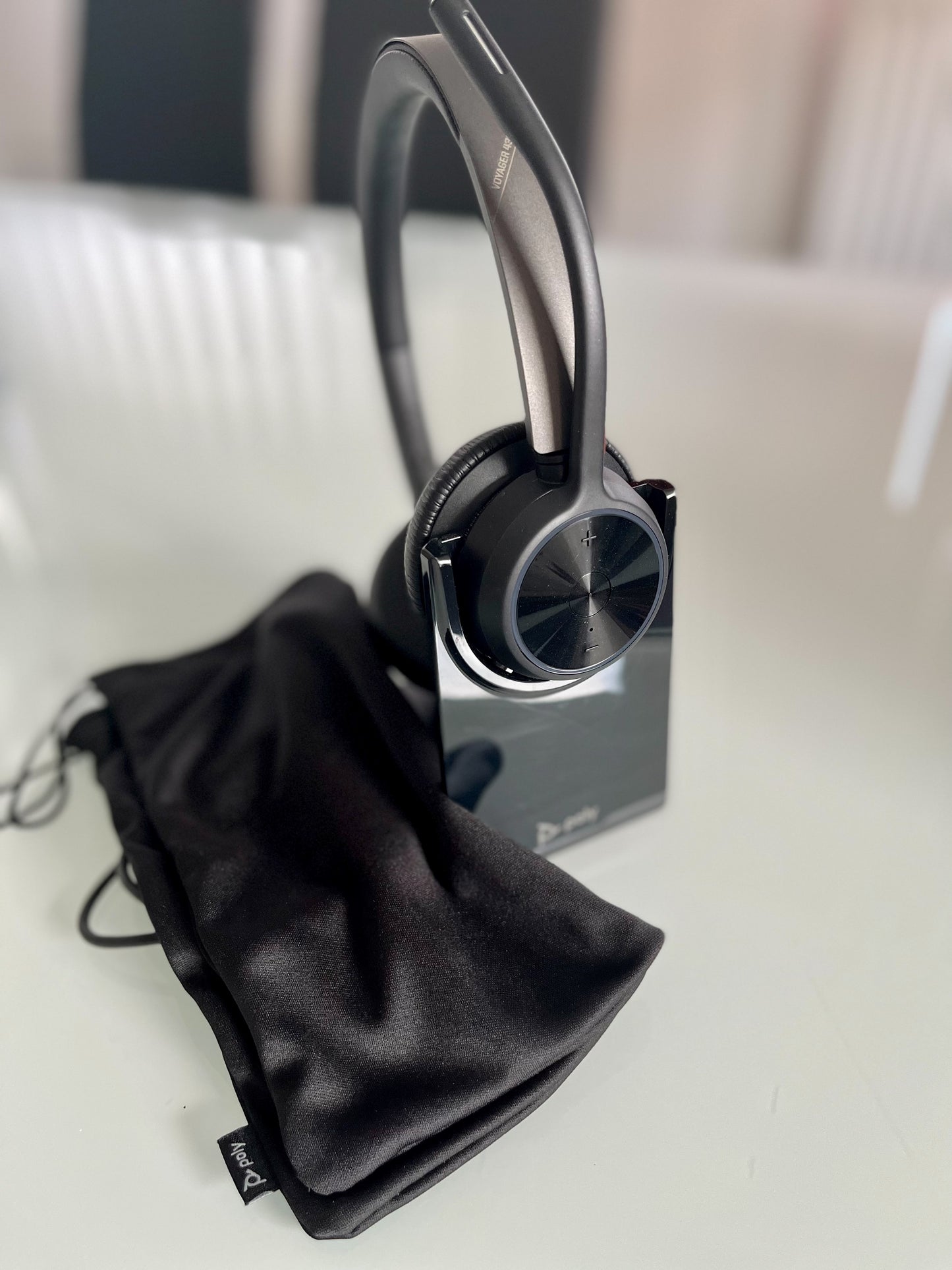 B-WARE: Poly Voyager 4320 UC Stereo, USB-C mit Ladestation