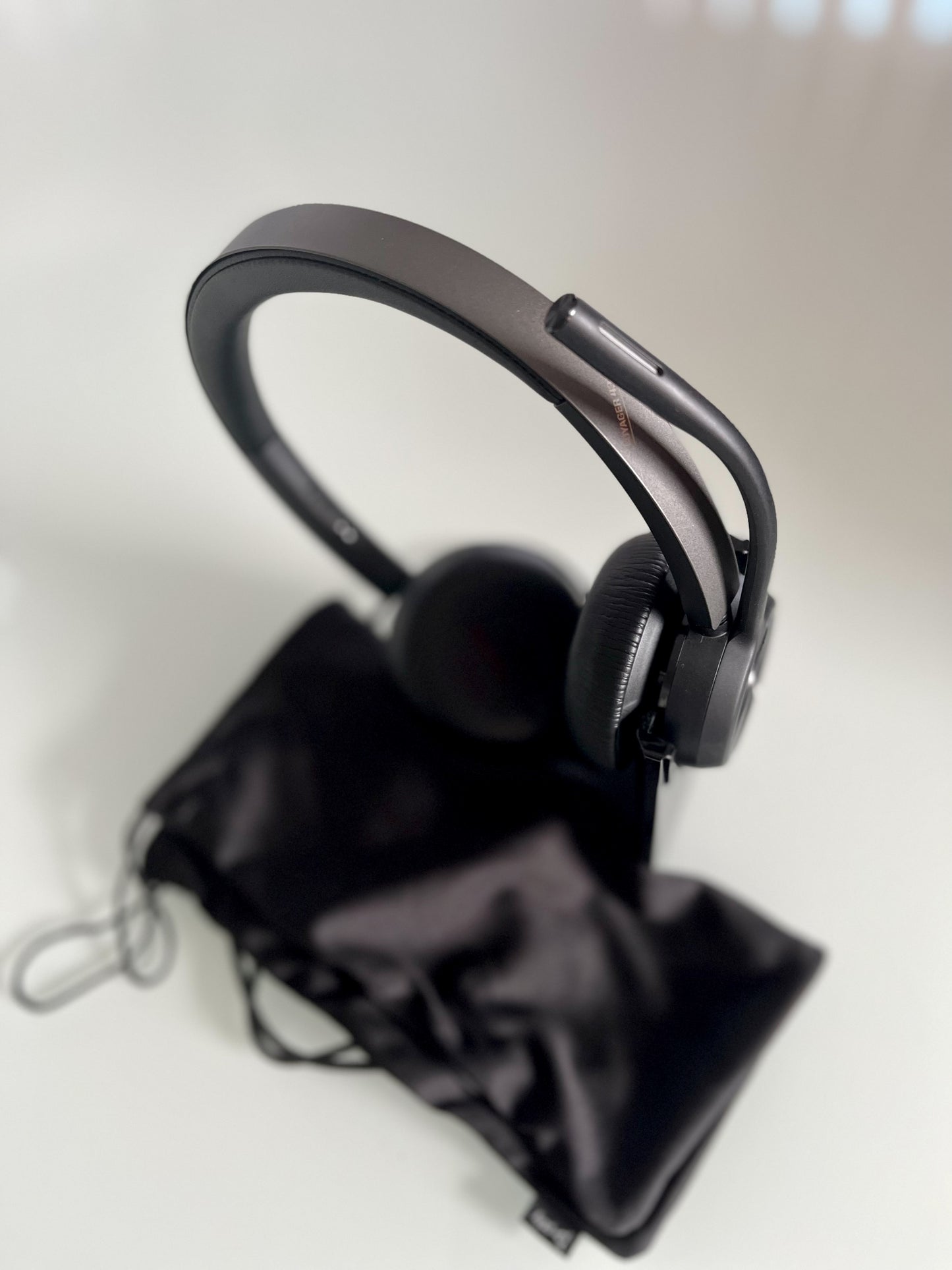 B-WARE: Poly Voyager 4320 UC Stereo, USB-C mit Ladestation